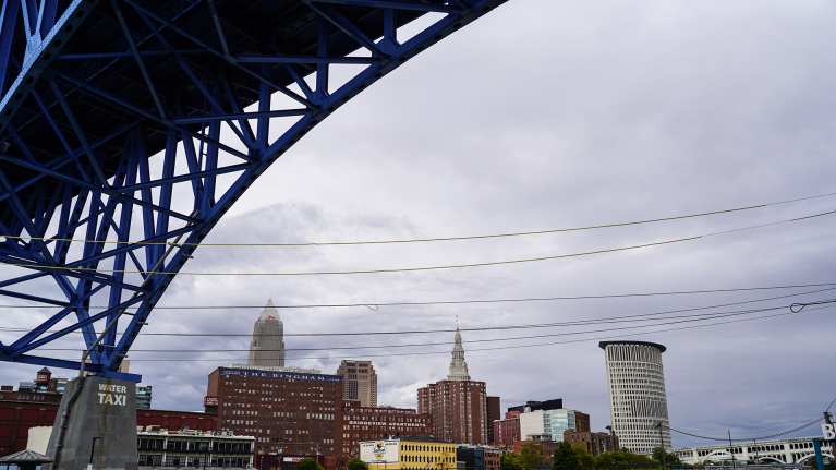 Clevelandin sky line.