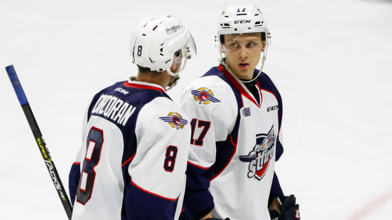 Igor Larionovin poika Igor Larionov junior (oik.) pelasi Pohjois-Amerikan junioriliigaa OHL:ää vuosina 2017–2019 Windsor Spitfiresin riveissä.