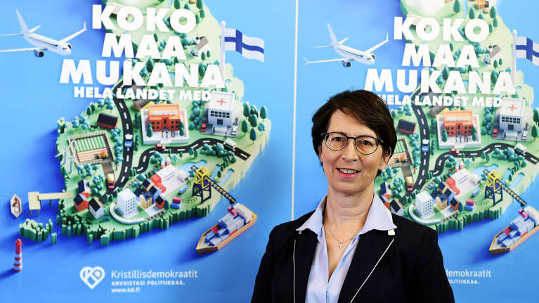 Kristillisdemokraattien puheenjohtaja Sari Essayah esitteli puolueen kuntavaaliohjelman etäinfossa eduskunnassa.