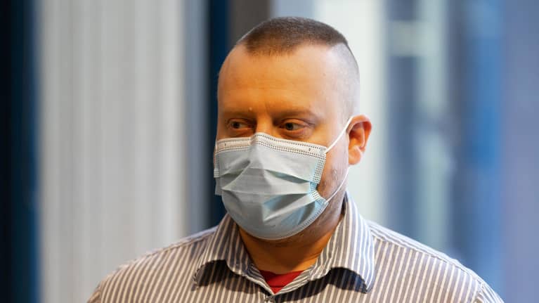 Kaupunginvaltuutettu Teemu Torssonen Keski-Suomen käräjäoikeudessa Jyväskylässä 23. helmikuuta 2021.