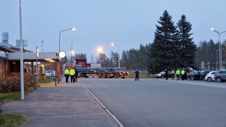 The nuclear transport vehicles arrived at Lappeenranta Airport on Saturday evening. 