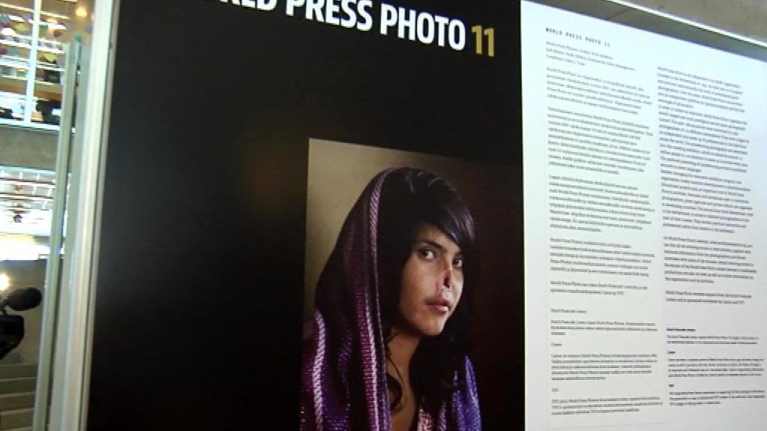 World Press Photo 11 näyttelyn juliste.