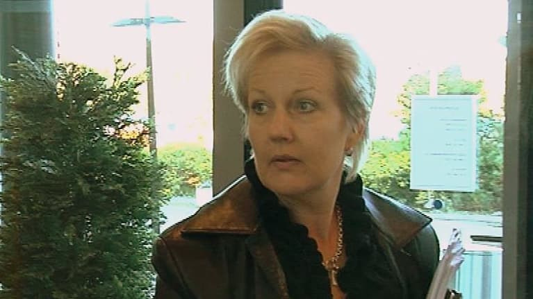Suvi Linden Oulun seudun koulutuskuntayhtymän hallituksen kokouksessa.