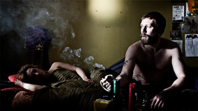 Mies ja nainen sängyllä