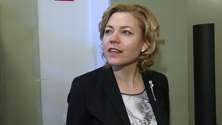 Kuntaministeri Henna Virkkunen eduskunnassa.