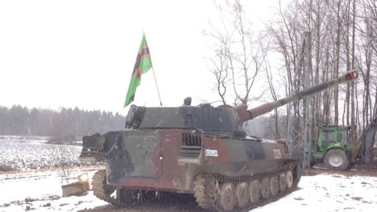 Tankki baarin pihalla.