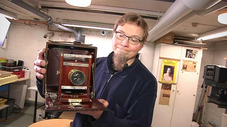 Vannoutuneen valokuvausharrastaja Kimmo Kujanpään silmäterä on Gundlach Korona-kamera 1900-luvun alkuvuosilta.