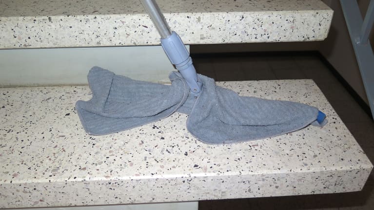 Mikrokuituliina porrasrappusella.