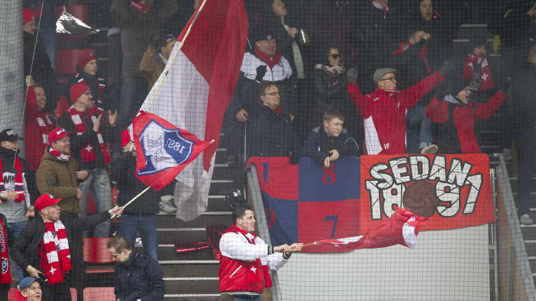 HIFK-faneja Vantaalla