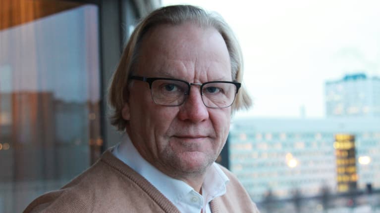 Yrjö Timonen parvekkeella