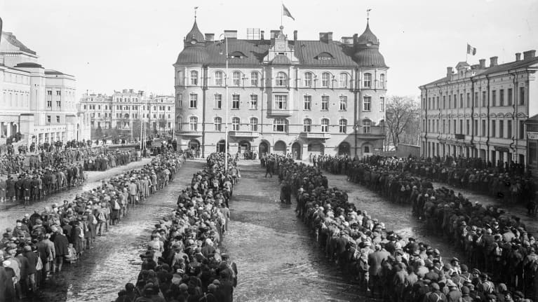 Red Guard prisoners in the Tampere Market Square