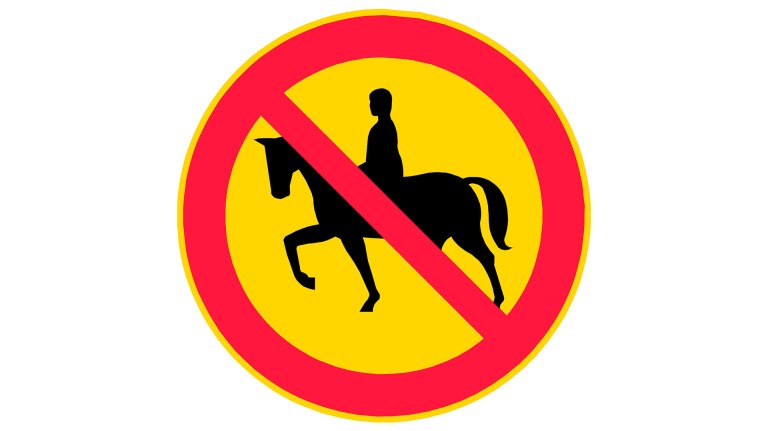 Ratsastus kielletty vanha liikennemerkki.