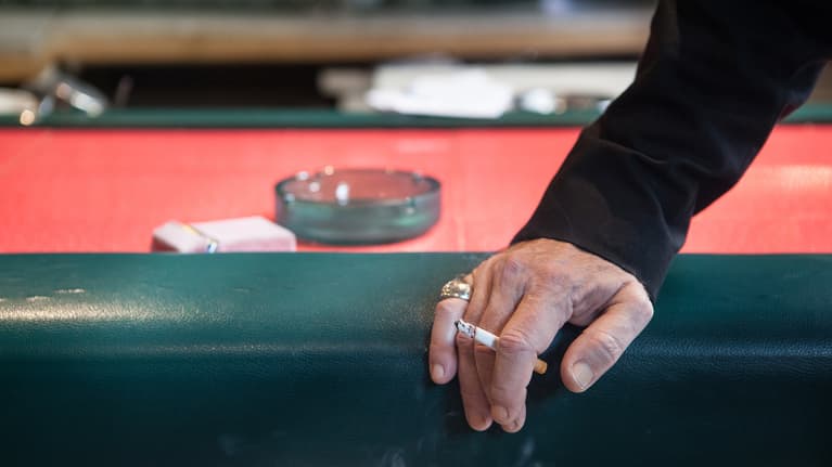 Tupakoivia Kreikkalaisia.