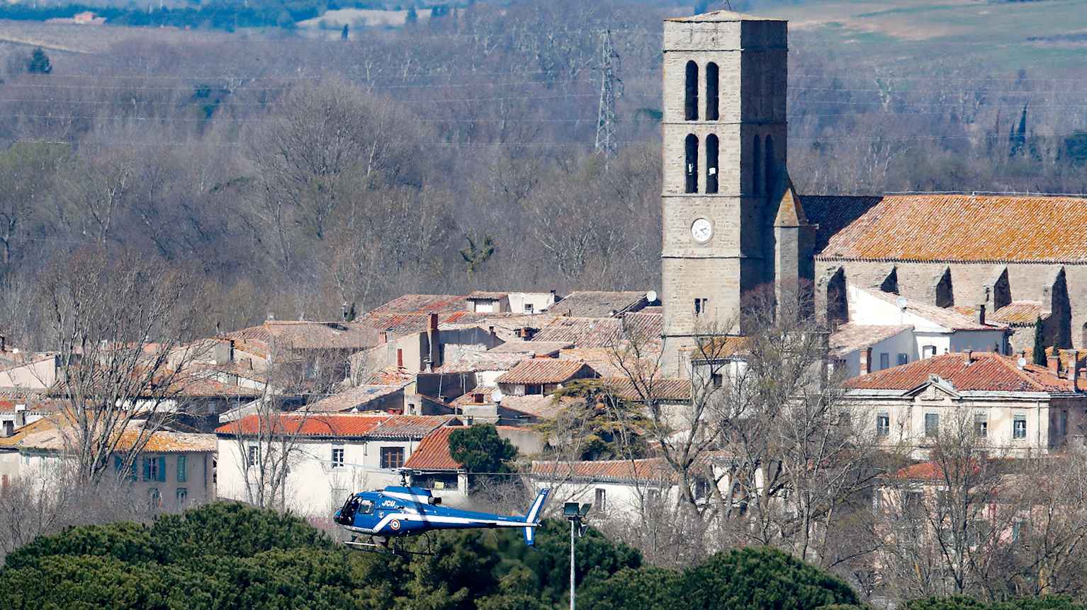 Presidentti Macron tuomitsi islamistisen terrorismin – Etelä-Ranskan  iskuissa kuoli kolme ihmistä | Yle
