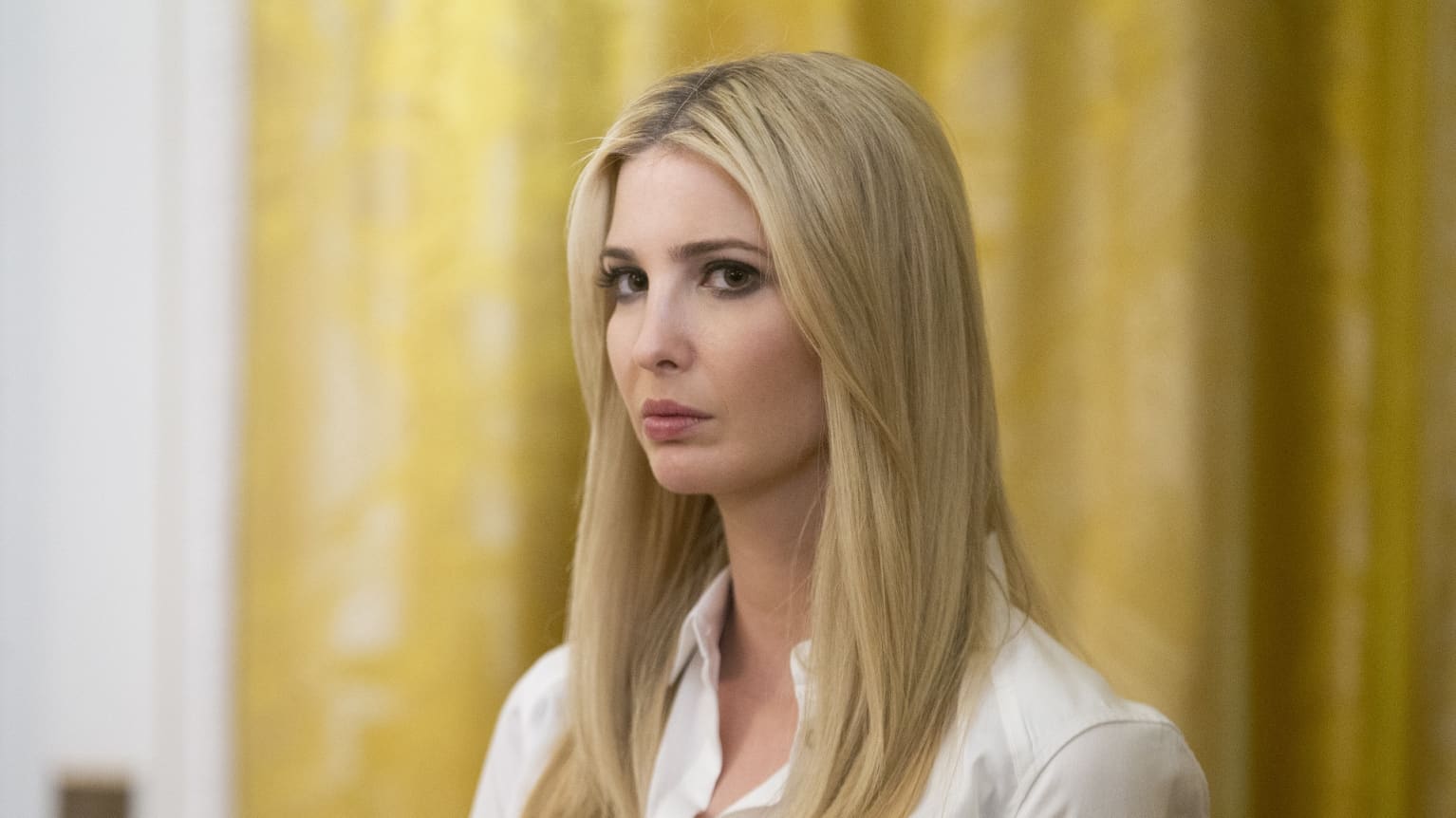 Ivanka Trump lopettaa muotibrändinsä – haluaa keskittyä neuvonantajan työhönsä Valkoisessa talossa | Yle