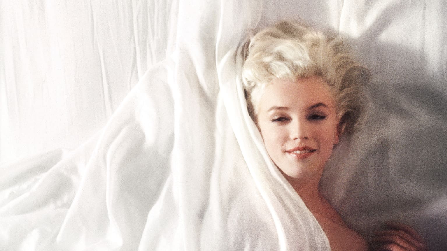 Was Marilyn Monroe the first female superstar to be photographed