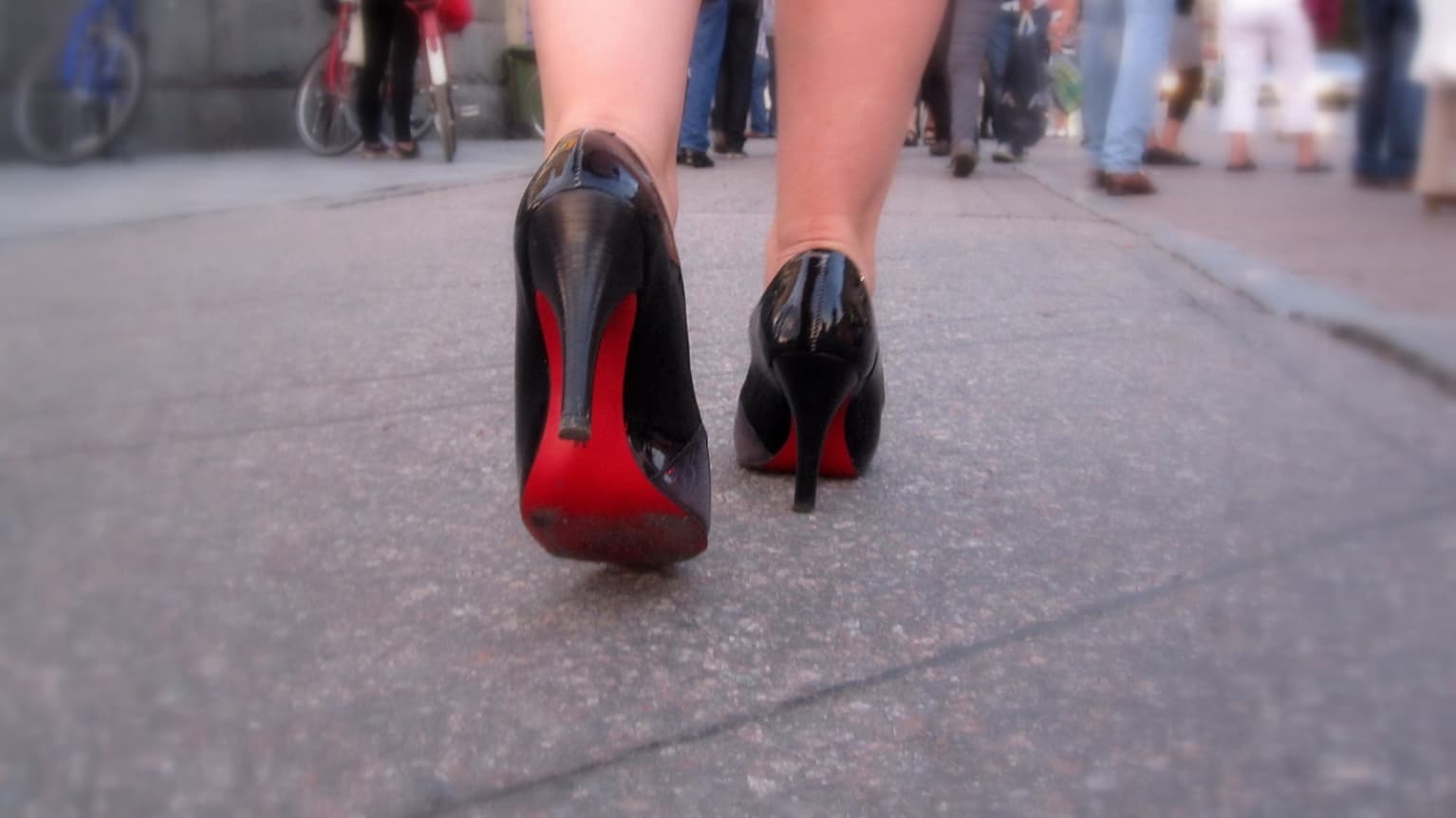 Not so well heeled Researcher calls for high heels ban Yle