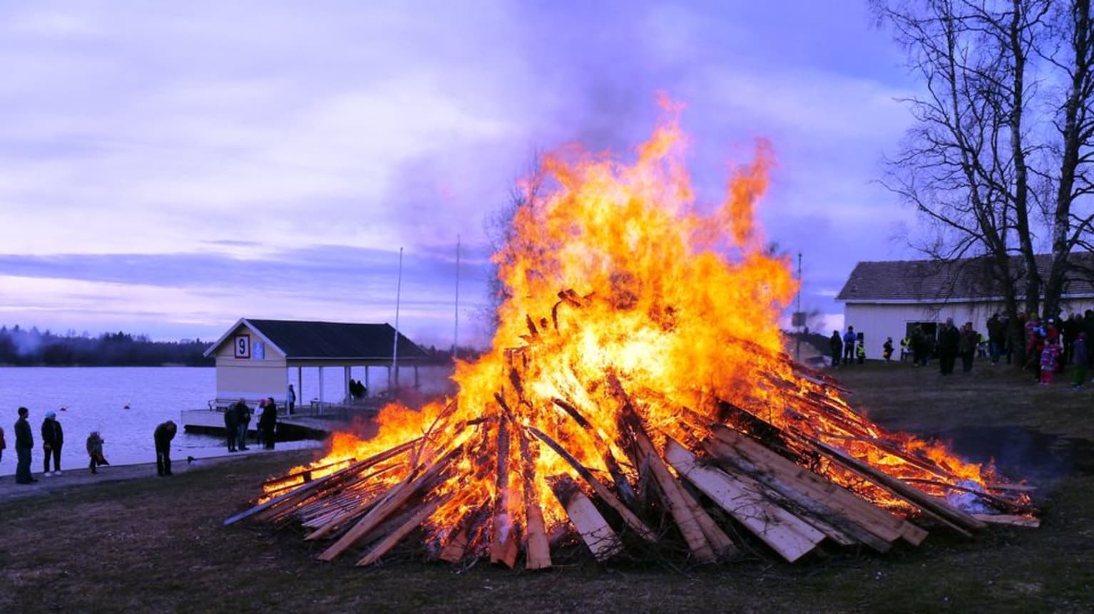 Witches and bonfires: Ostrobothnia celebrates Easter | Yle