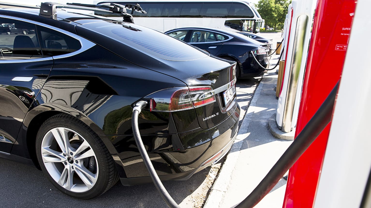 Tesla charging outlet point installation