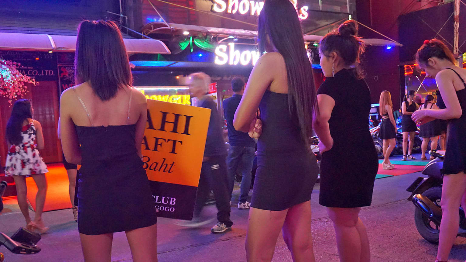 Tyttöbaareihin on tehty alkuvuodesta paljon tarkastusiskuja, mutta toiminta jatkuu entisellään.