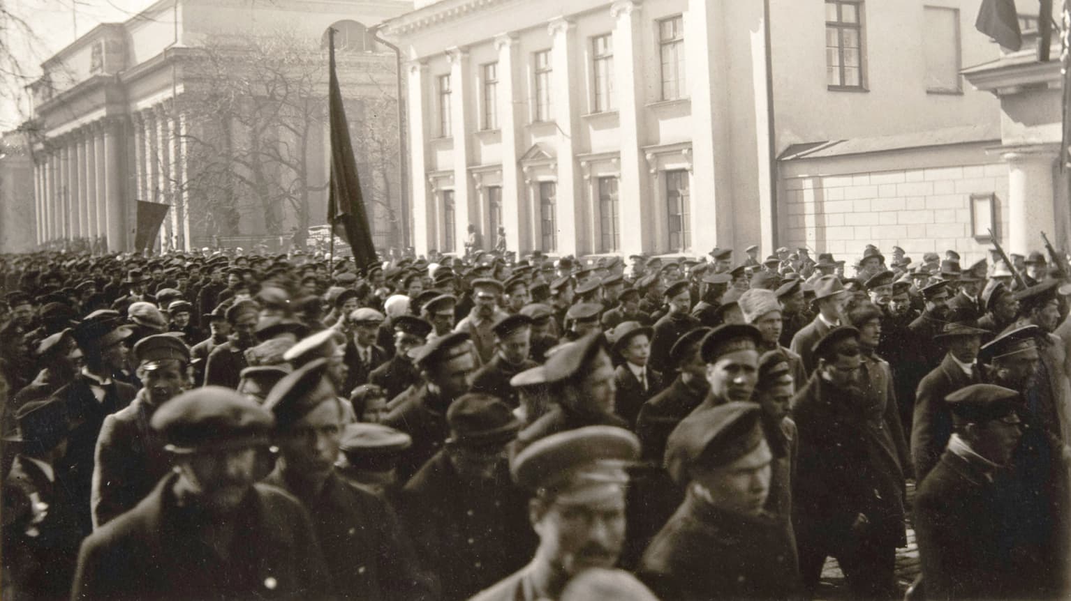 Весной 1917 года в Финляндии ввели 8-часовой рабочий день под