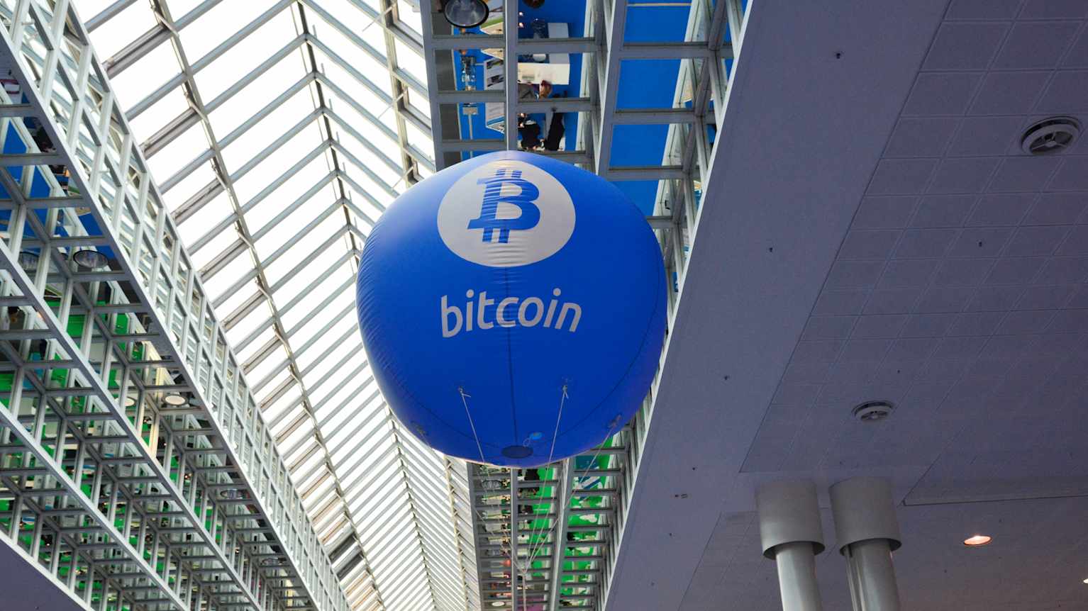 Experter varnar för kryptovalutan Onecoin | Samhälle | Svenska Yle