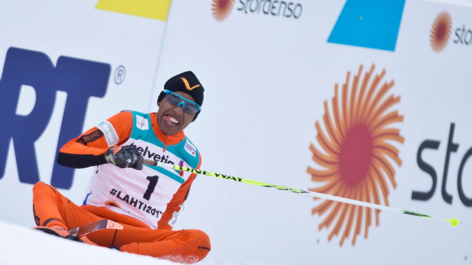 Venezuelas VM-amatör fick hjälp med skidor och stavar: ”Inte använt sådant  förut” | Sport | Yle