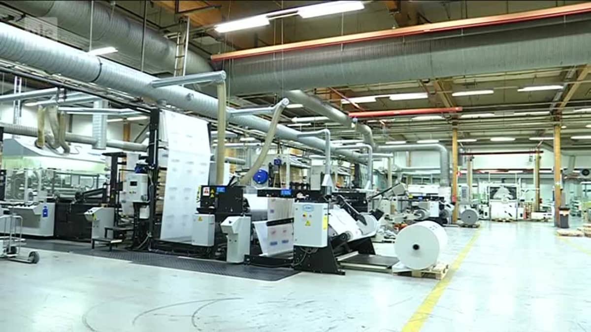 Amerplastin tehtaalla Tampereella käytetään kierrätysmuovia muovipussien materiaalina.