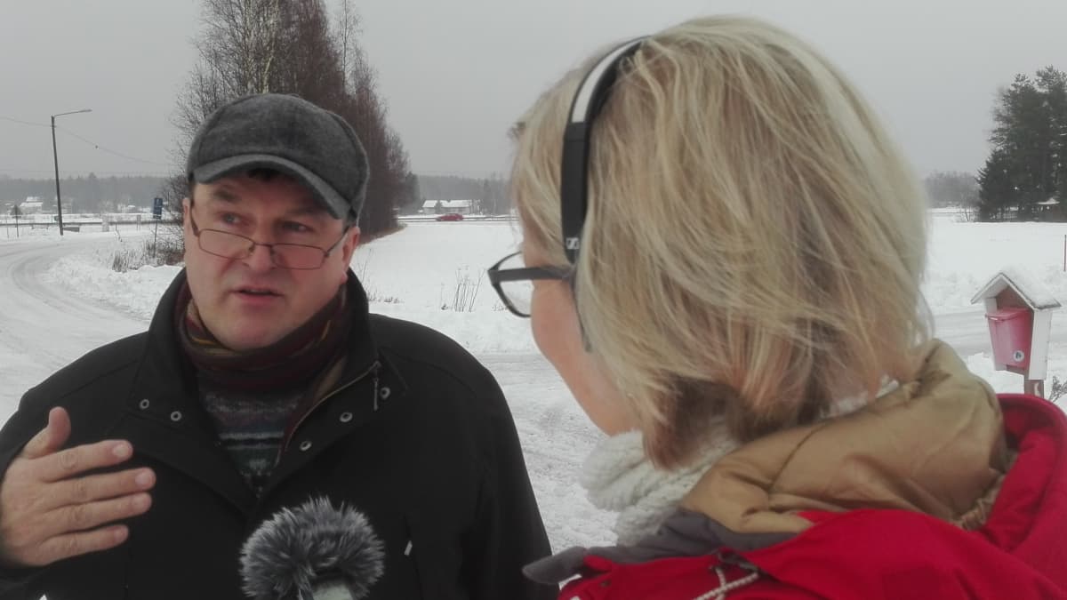 Laihialainen historian harrastaja Heikki Peltomäki Elina Niemistön haastattelussa.