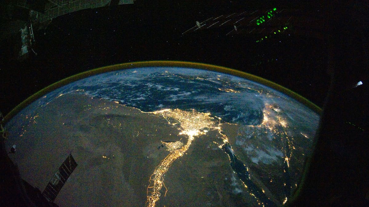 Niilin suistoalue kuvattuna yöaikaan kansainväliseltä avaruusasemalta.