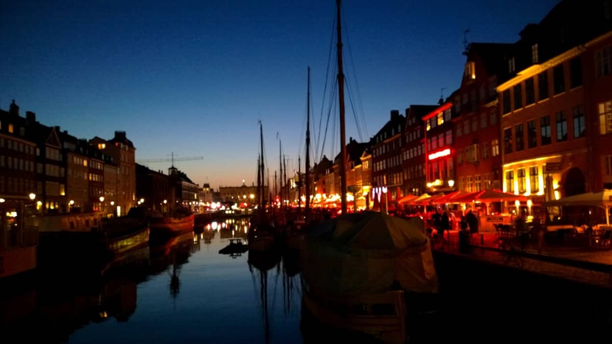 Nyhavn on matkailijoiden suosima ajanviettopaikka Kööpenhaminassa.