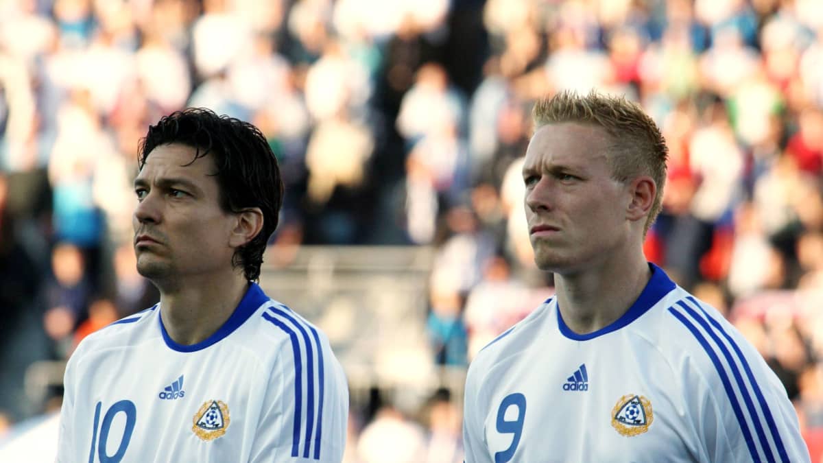 Jari Litmanen ja Mikael Forssell maajoukkueessa