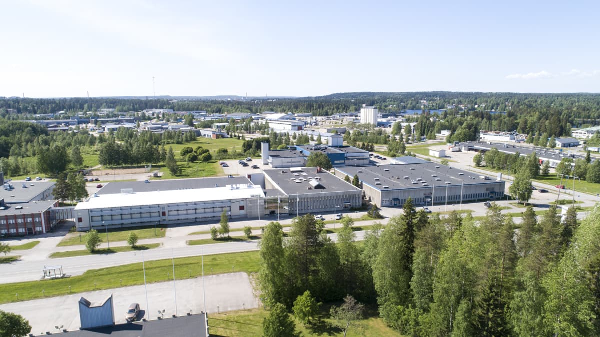 Ilmakuva Kajaanista teollisuusalueelta.