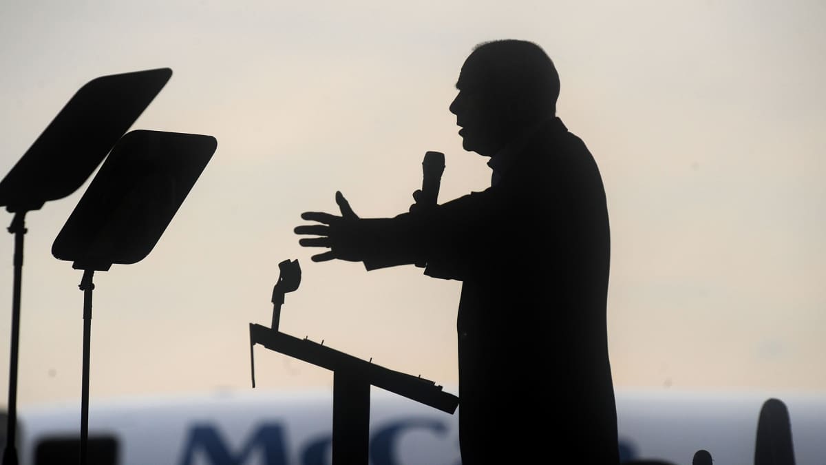 John McCain kampanjoimassa vuonna 2008.