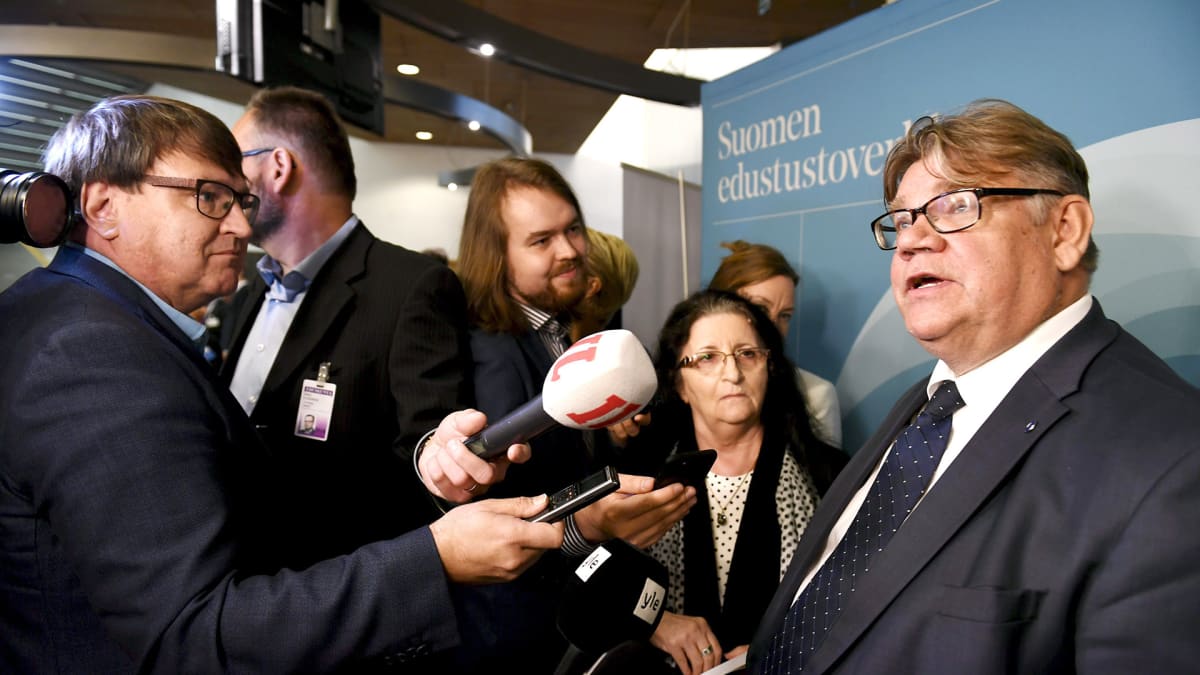 Ulkoministeri Timo Soini puhui medialle Suomen ulkomaanedustustojen suurlähettiläiden vuosittaisessa kokouksessa Helsingissä maanantaina.