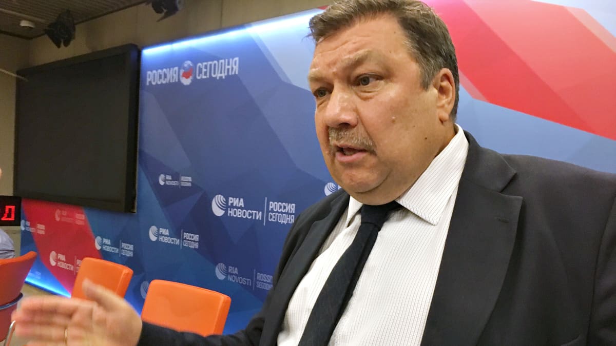 Petroskoin yliopiston professori Sergei Verigin epäilee suomalaisten peitelleen rikosten jälkiä.