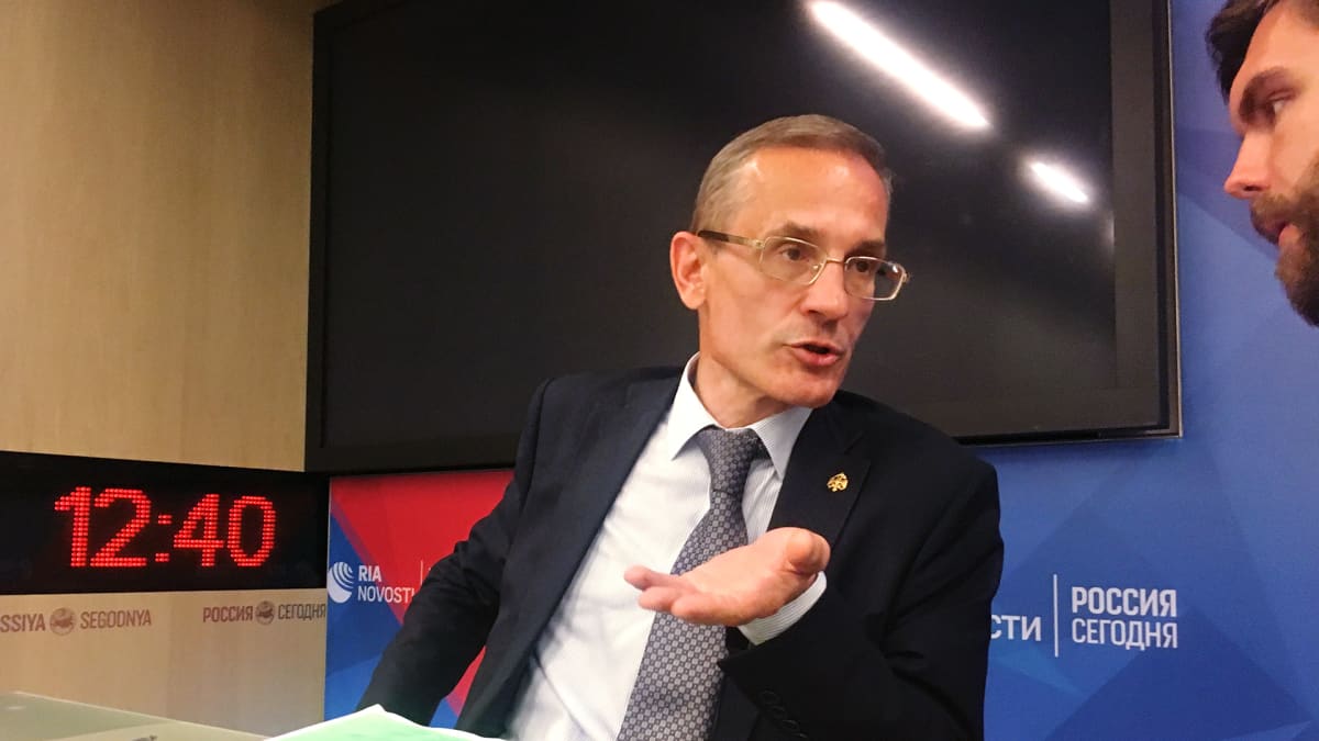Venäjän sotahistoriallisen seuran tutkimusjohtaja Mihail Mjagkov haluaa jatkaa tutkimuksia joukkohaudalla.