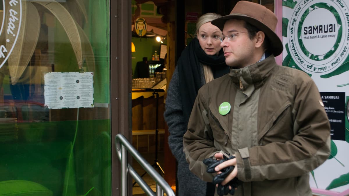 Maria Ohisalo ja Kuopion vihreiden varapuheenjohtaja Aarni Mustonen