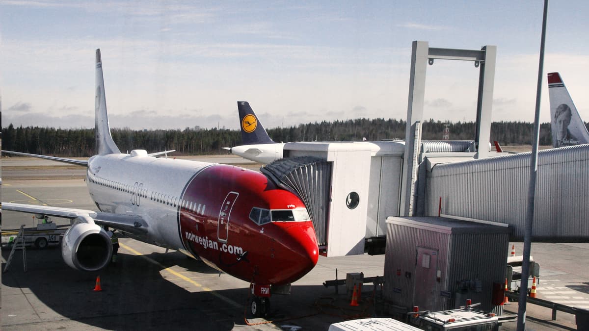 Norwegianin matkustajakone Helsinki-Vantaan lentokentällä