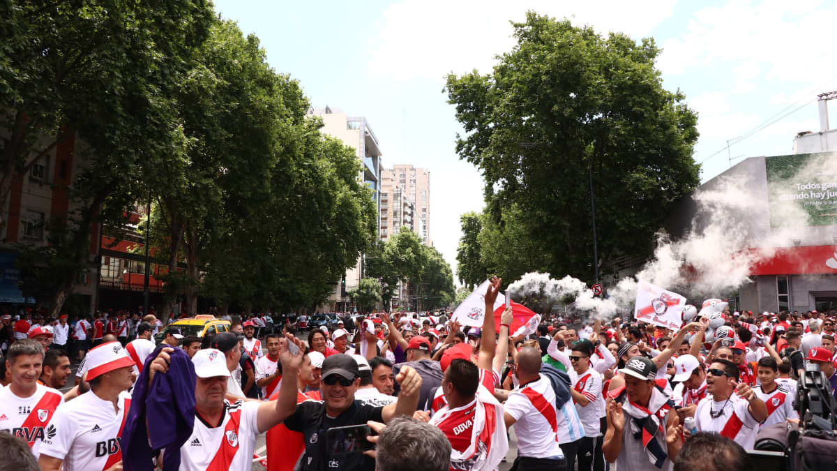River Platen kannattajia.