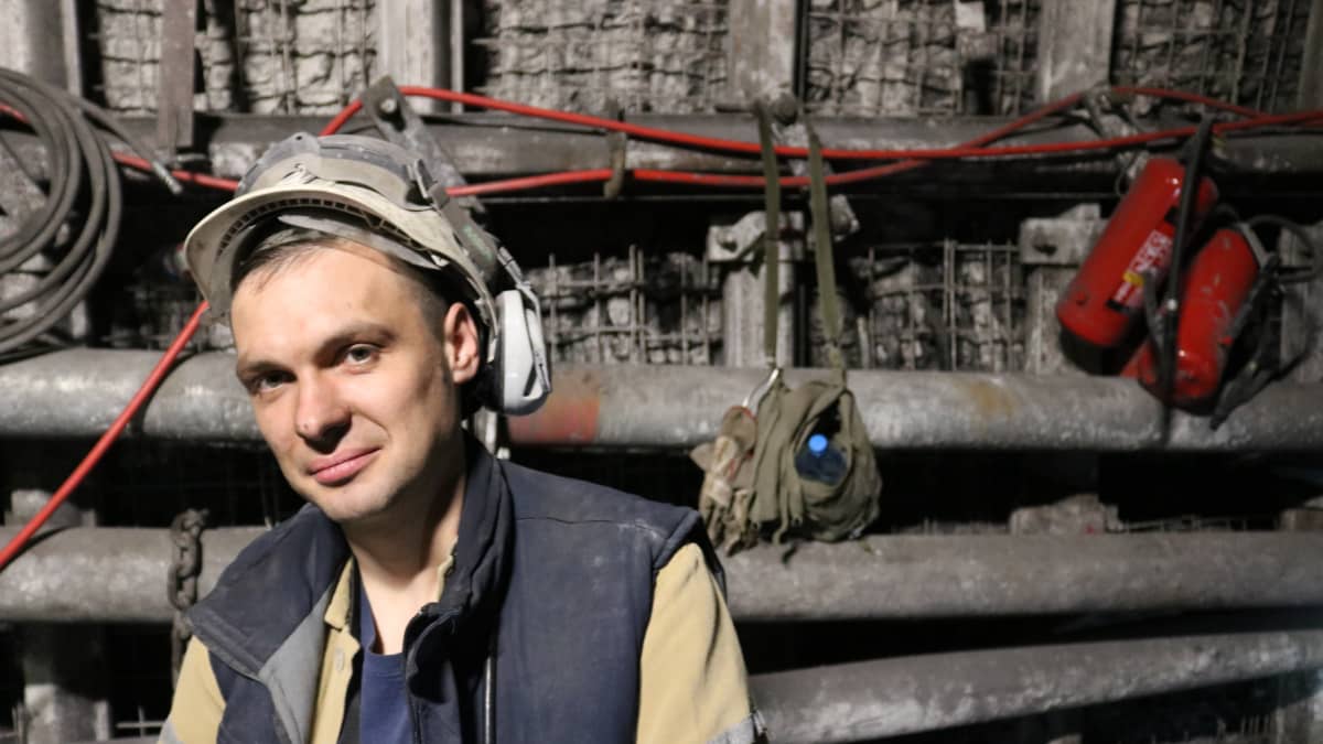 Marcin Wróbel työskentelee työnjohtajana Bogdankan hiilikaivoksessa.