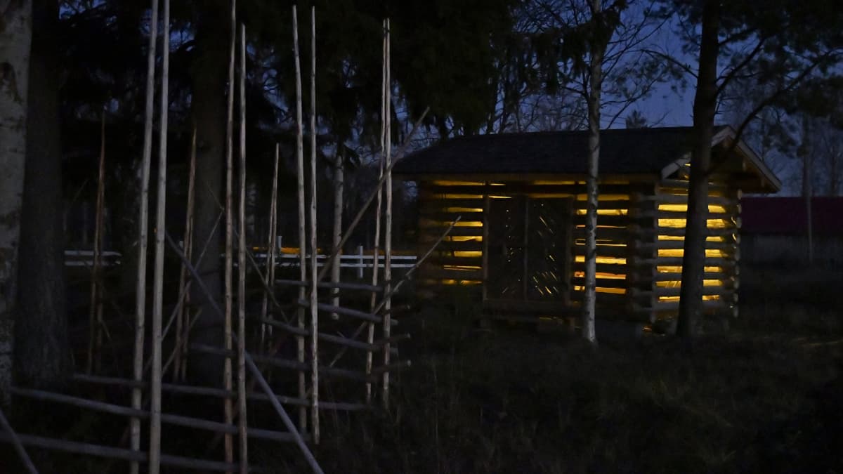 Yhteisötaideteos Marin puistossa Pihtiputaalla.