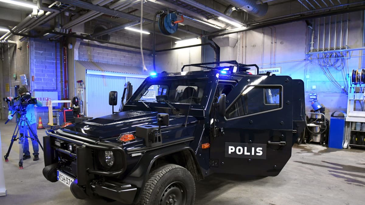  Poliisin käyttöön hankittuja panssaroituja ajoneuvoja esiteltiin Helsingin poliisilaitoksen tiloissa 18. joulukuuta 2018.