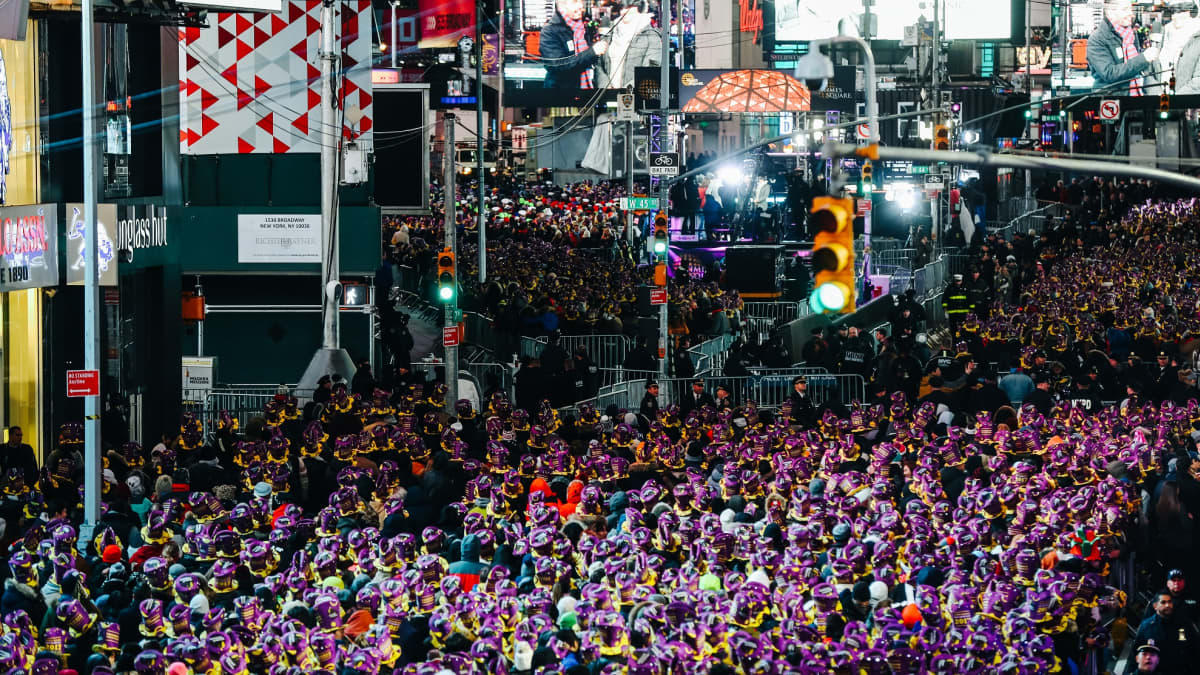 Uudenvuoden juhlintaa New Yorkin Times Squarella vuonna 2016.