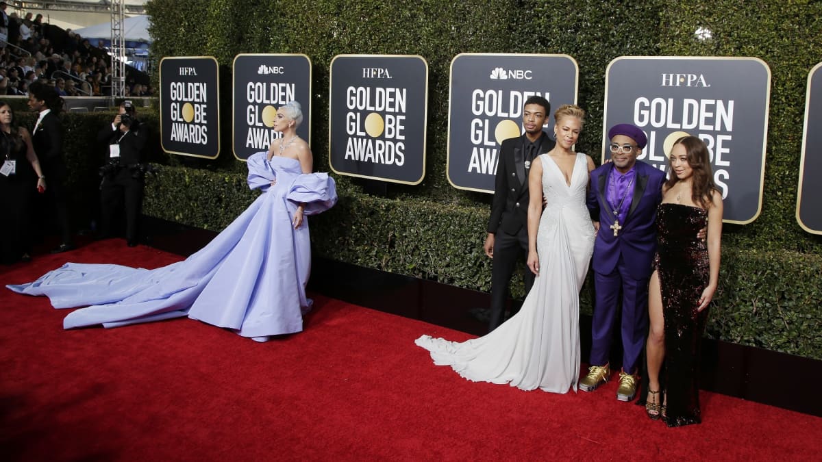 Lady Gaga, Jackson Lee, Tonya Lewis Lee, Spike Lee and Satchel Lee Golden Globe -palkintotilaisuuden punaisella matolla.