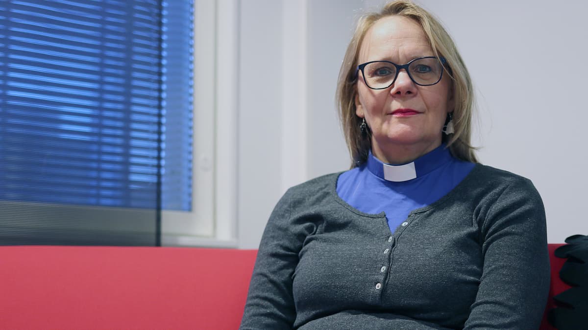 Mono Kuoppala kertoo, että paikkakunnalla viime kesän ja syksyn aikana tapahtuneet seksuaalirikosepäilyt ovat nousseet pintaan monissa keskusteluissa, joita hän on viime aikoina nuorten kanssa käynyt.