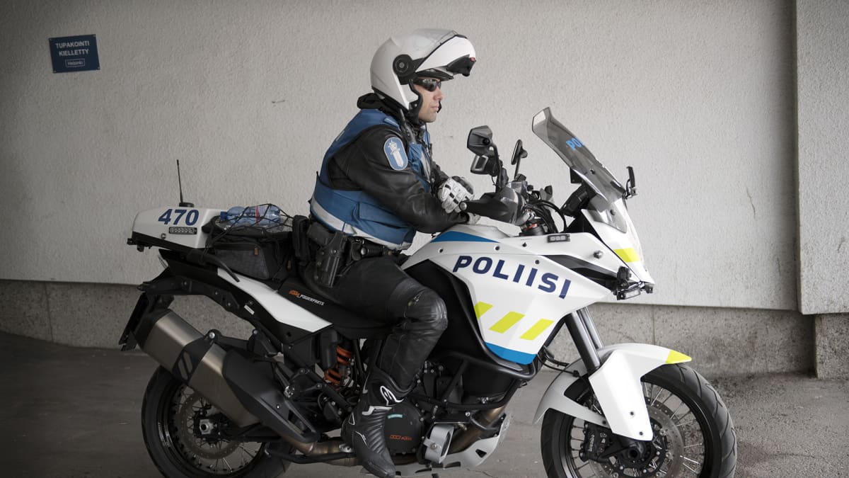 Moottoripyöräpoliisi.