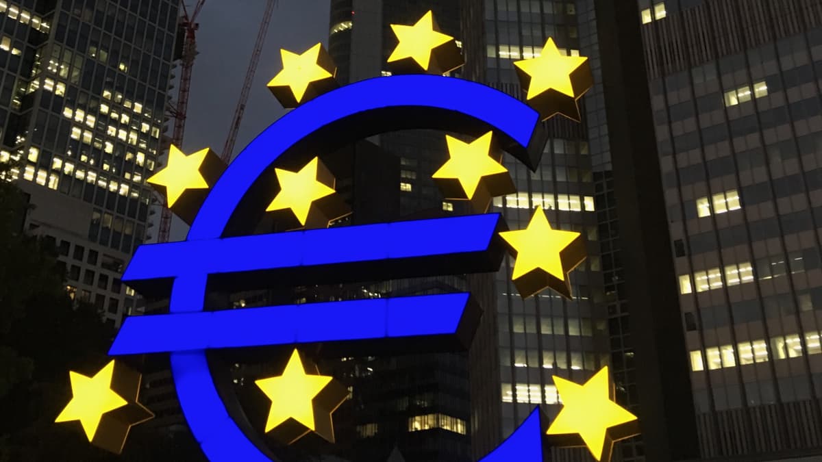 Euro-patsas, euro statue
