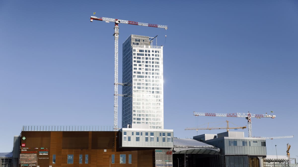 Rakenteilla oleva tornitalo, Majakka, Helsingin Kalasatamassa 6. helmikuuta 2019. Rakennus on yksi kahdeksasta Redi-kokonaisuuden tornitalosta. 