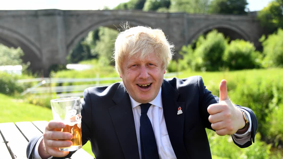 Johnson kampanjoimassa Darlingtonissa kesäkuussa 2016, päivää ennen brexit-äänestystä.